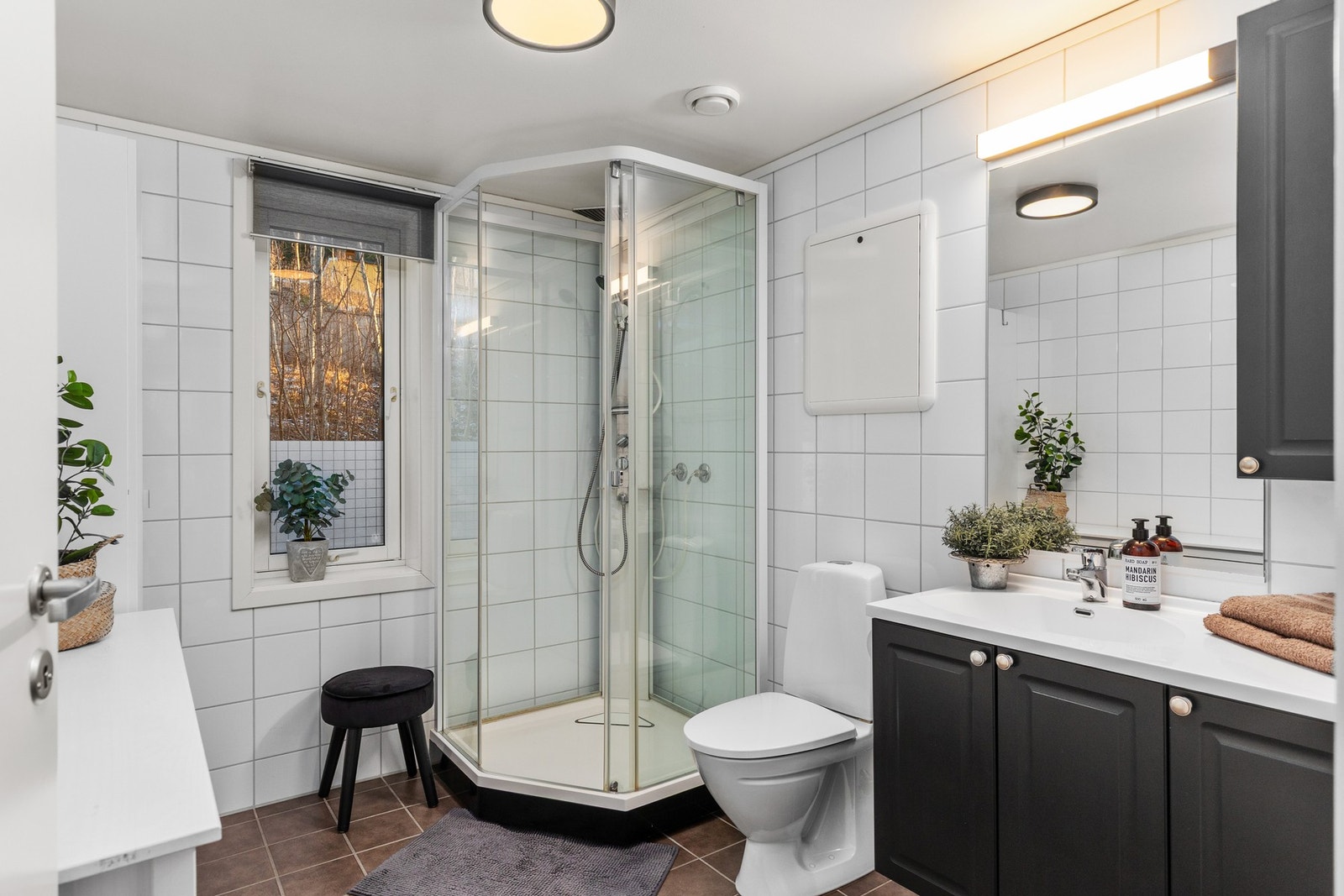 Helfliset bad på 6 kvm med gulvvarme. Galleribilde