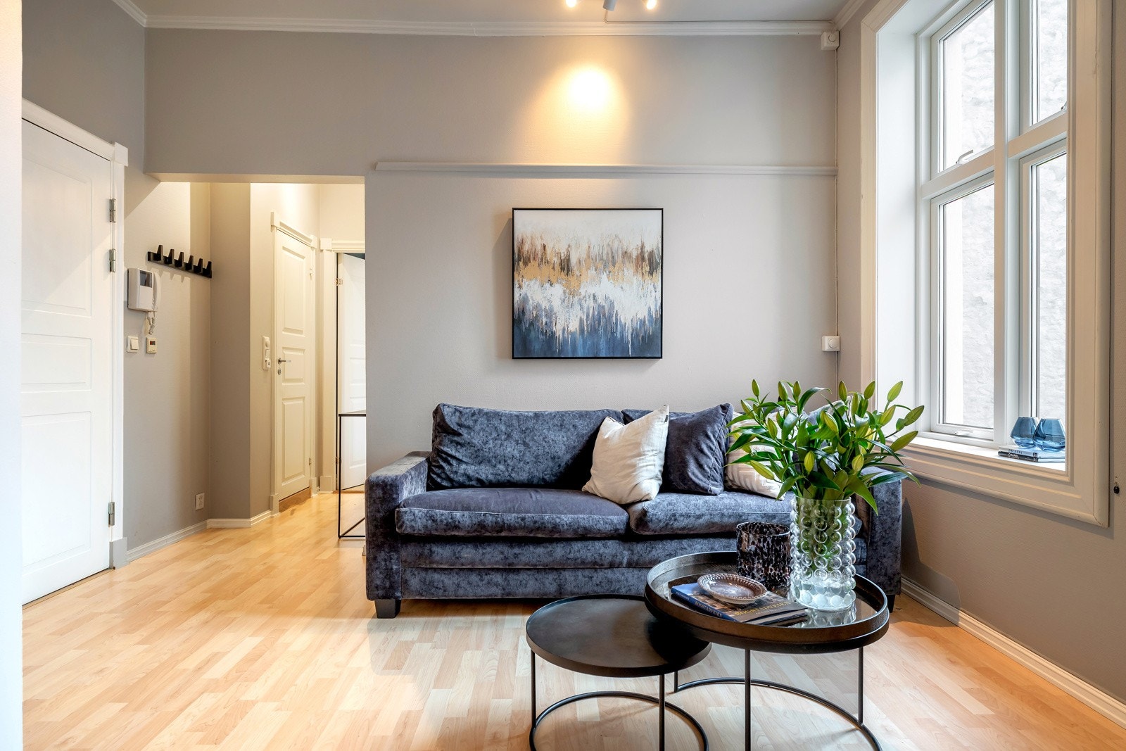 Generøs takhøyde på neste 3 meter skaper en luftig atmosfære Galleribilde