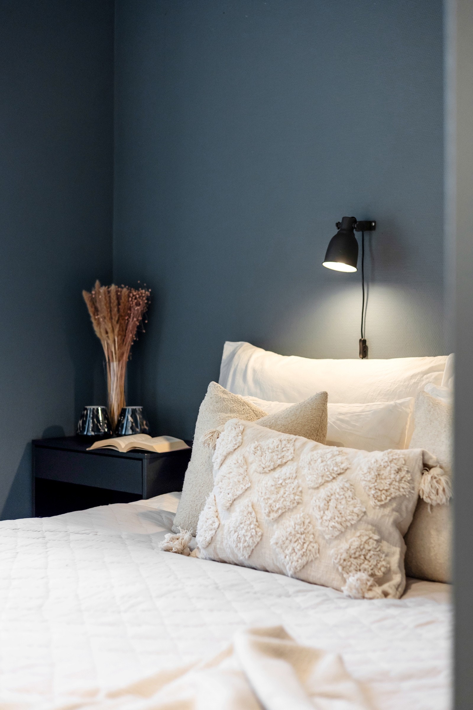 Rommet er malt i en behagelig fargetone Galleribilde