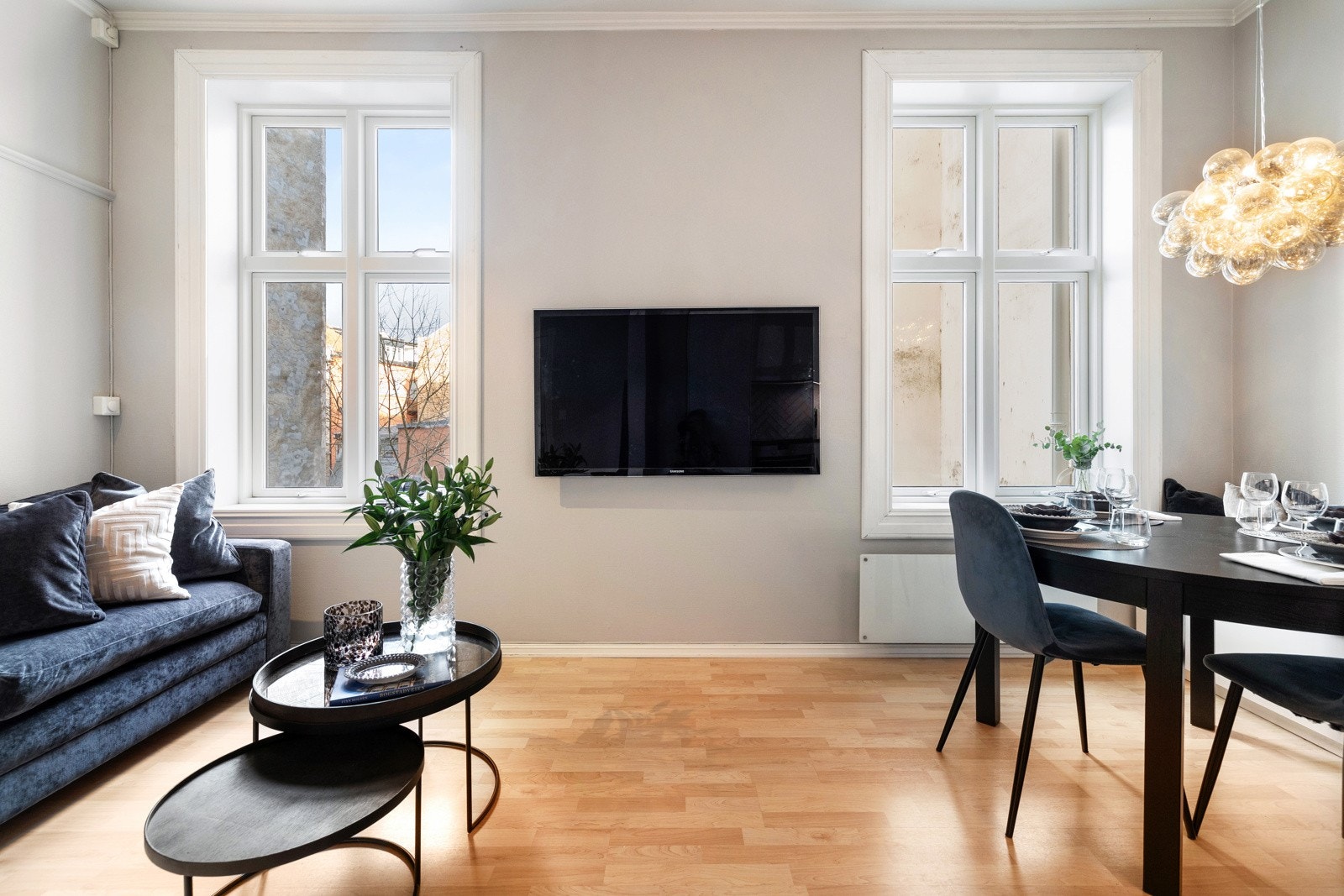 Hele leiligheten vender inn mot bakgård, skjermet for gatestøy Galleribilde