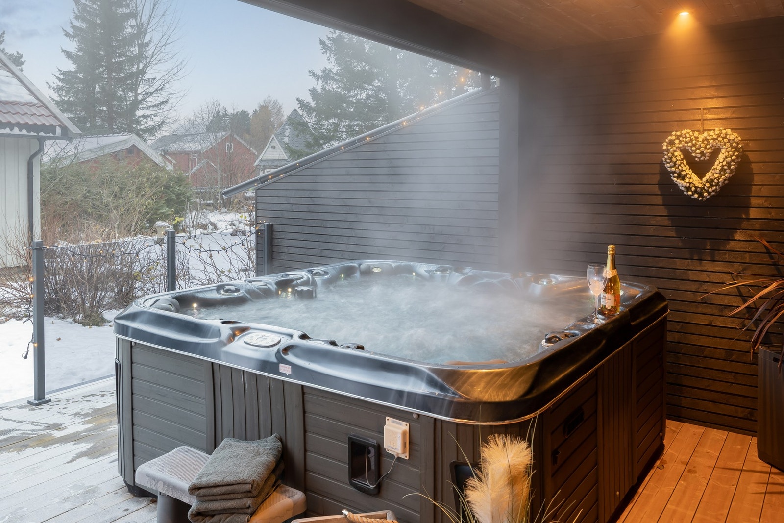 Terrassen er også forsterket for å tåle vekten av jacuzzi. Galleribilde