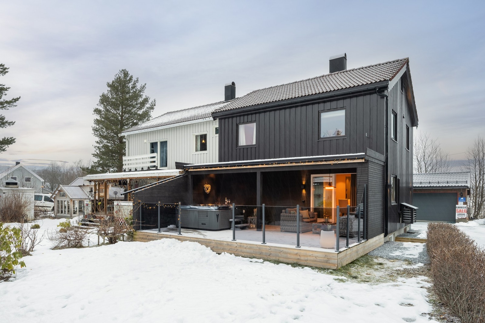 Moderne familiebolig med fredelig og landlig beliggenhet, kun et par minutters kjøring unna Melhus sentrum. Galleribilde