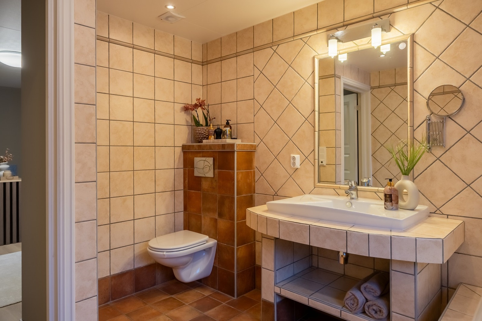 Også her er det gjort fuktsøk uten å finne noe tegn til fukt. Galleribilde