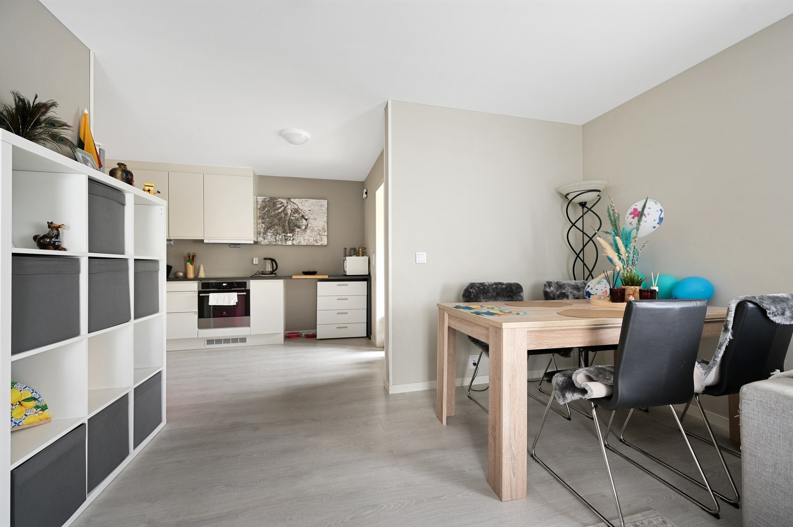 Stue og kjøkken i hybeldel Galleribilde