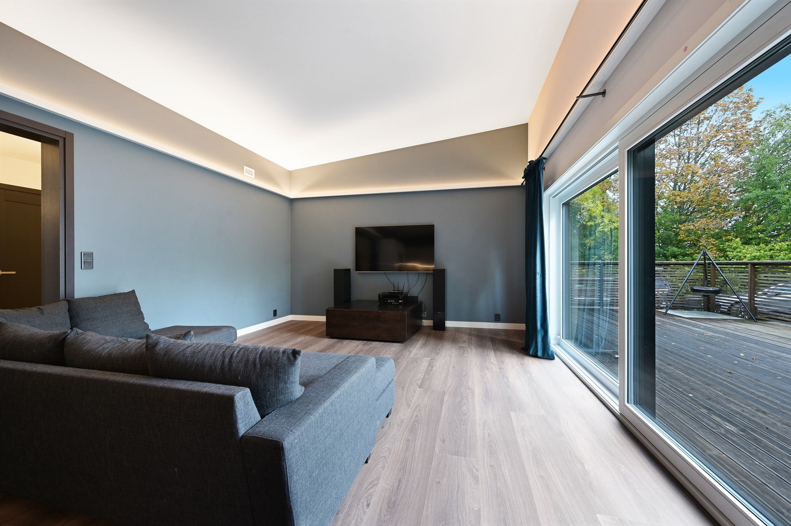 Stue med utgang til terrasse Galleribilde