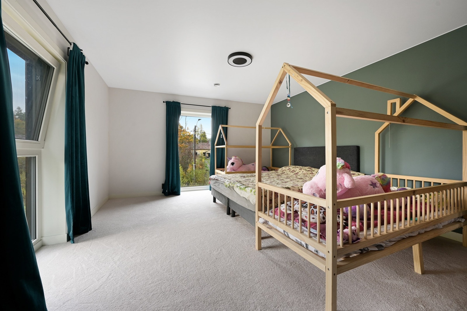 Meget romslig soverom Galleribilde