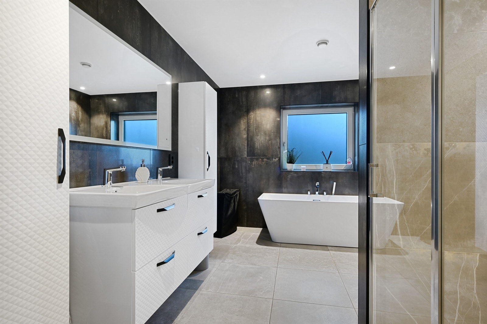 Pent og delikat bad i hoveddelen Galleribilde