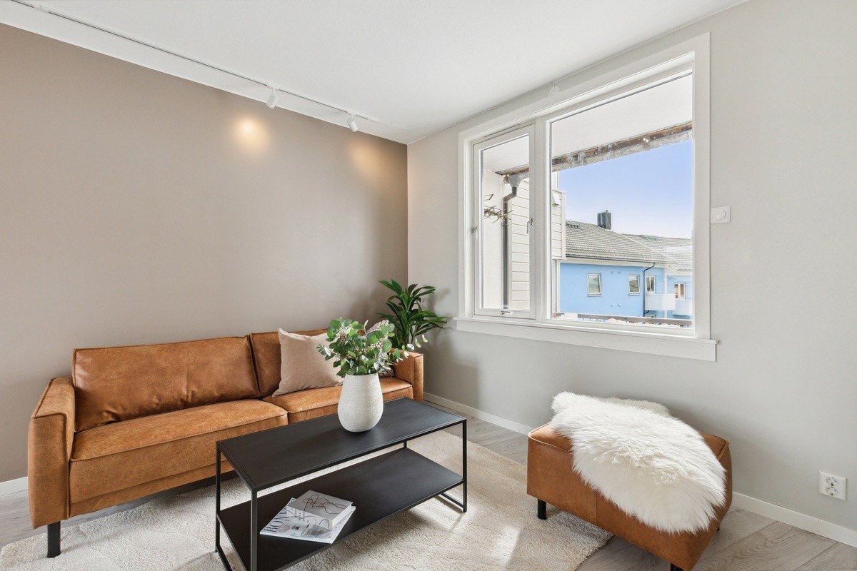 Mye naturlig lys kommer inn gjennom store vindusflater Galleribilde