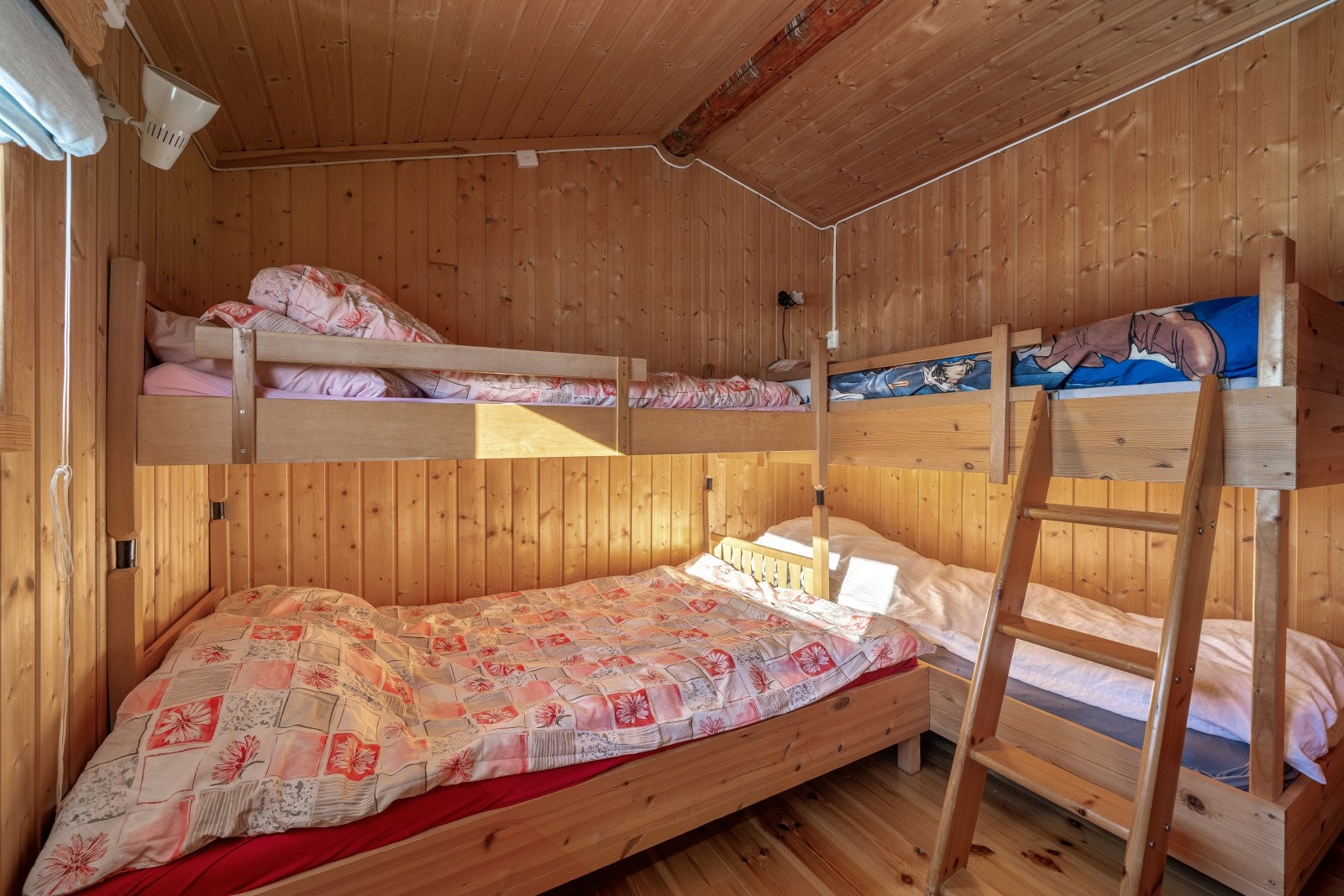 Soverom innredet med flere senger - et lite mekka for barna opp gjennom årene. Her har det blitt fortalt historier, tisket og ledd til langt utpå natten. Galleribilde