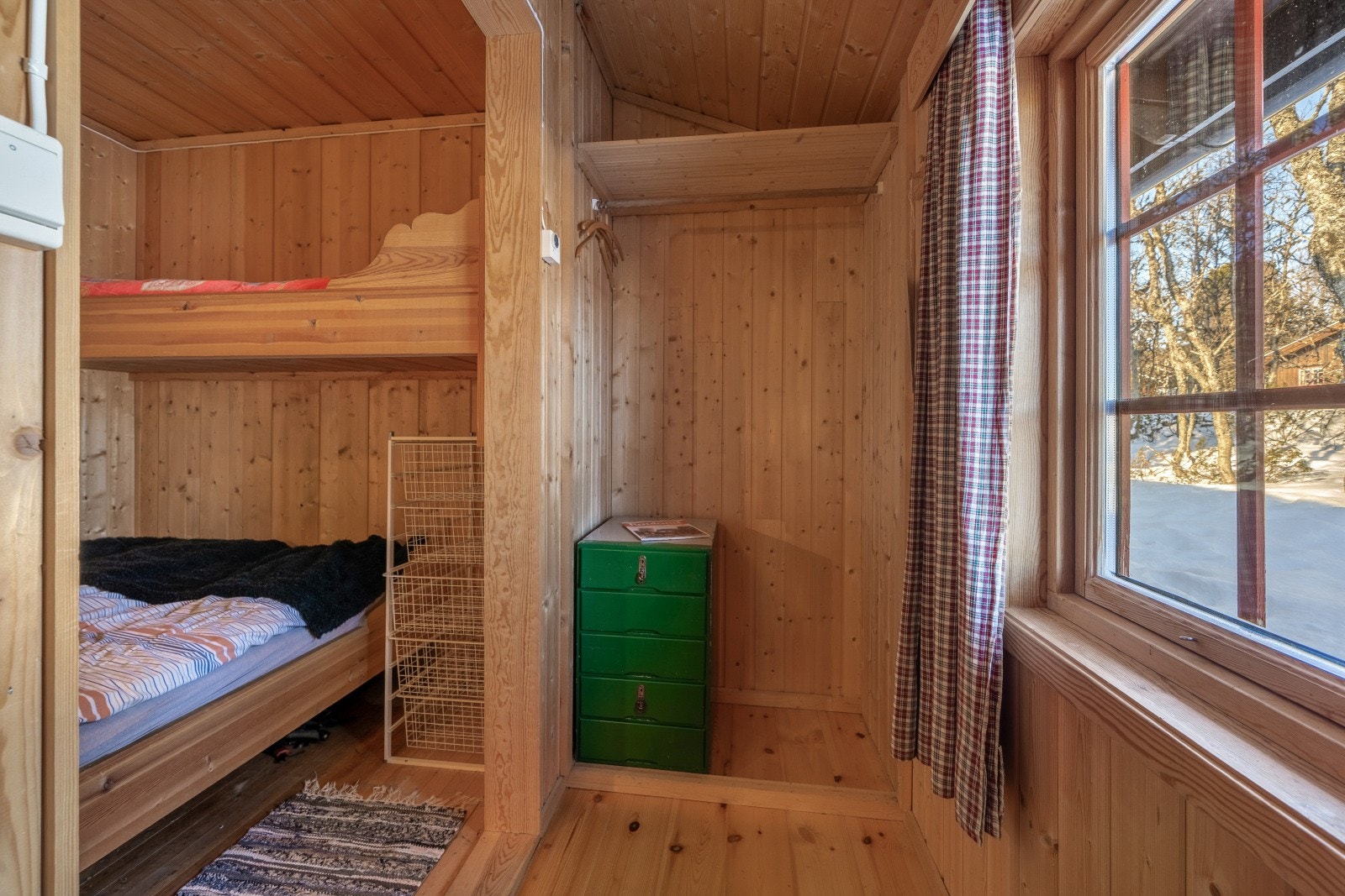 Soverom 2 er også av god størrelse, med plass til dobbeltseng og garderobeløsning. Galleribilde