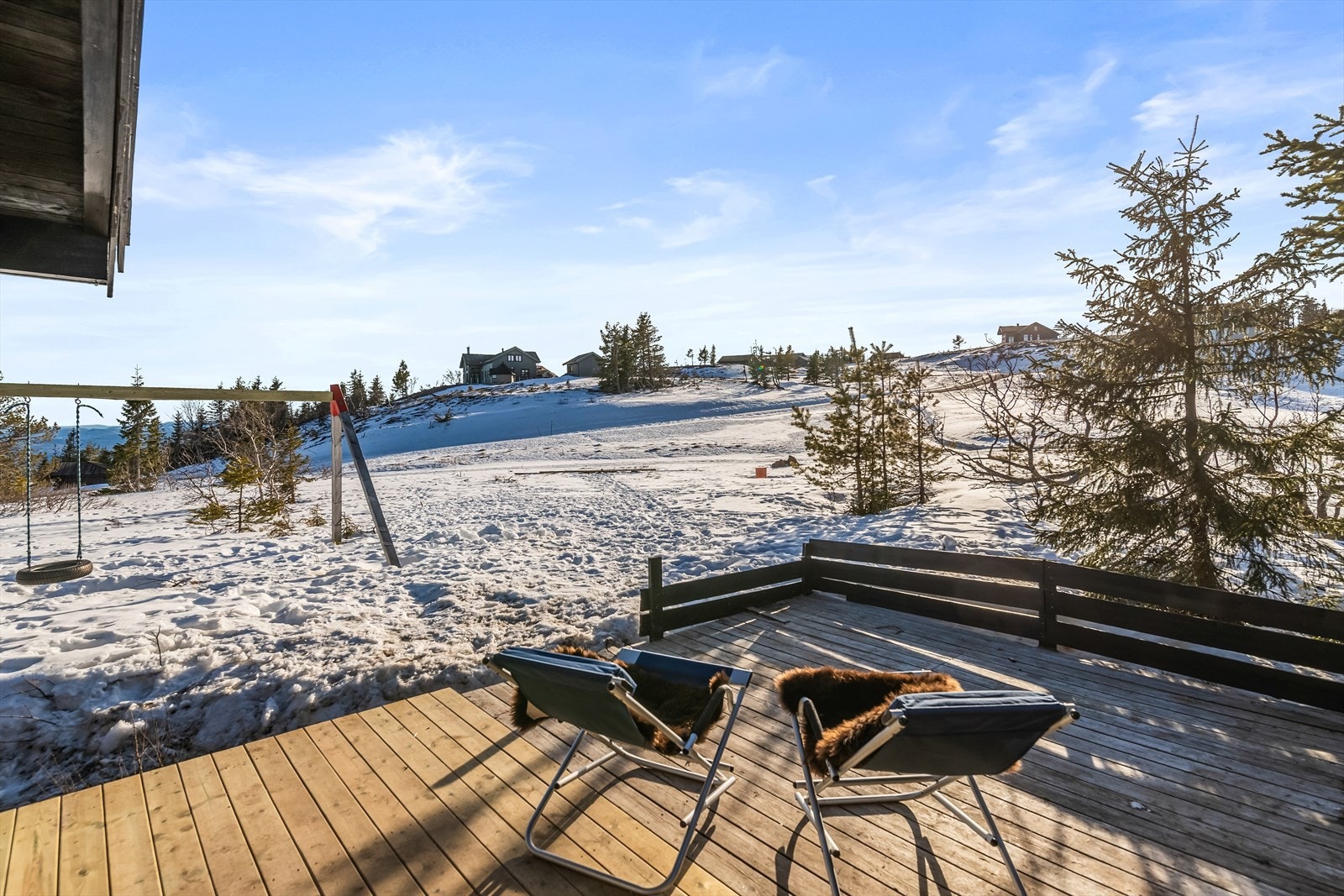 Hytten er omringet av nydelig natur Galleribilde