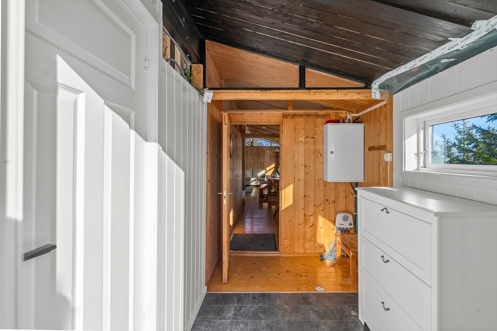 Entré med god plass til yttertøy Galleribilde