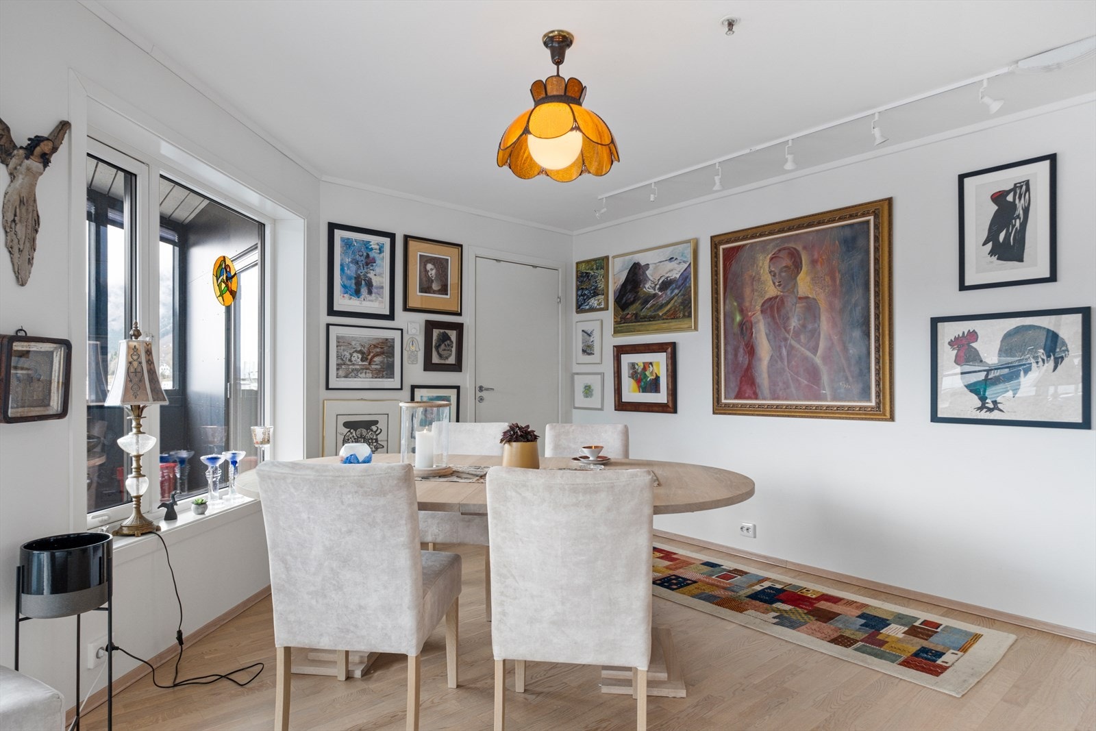 Spiseplass. Galleribilde