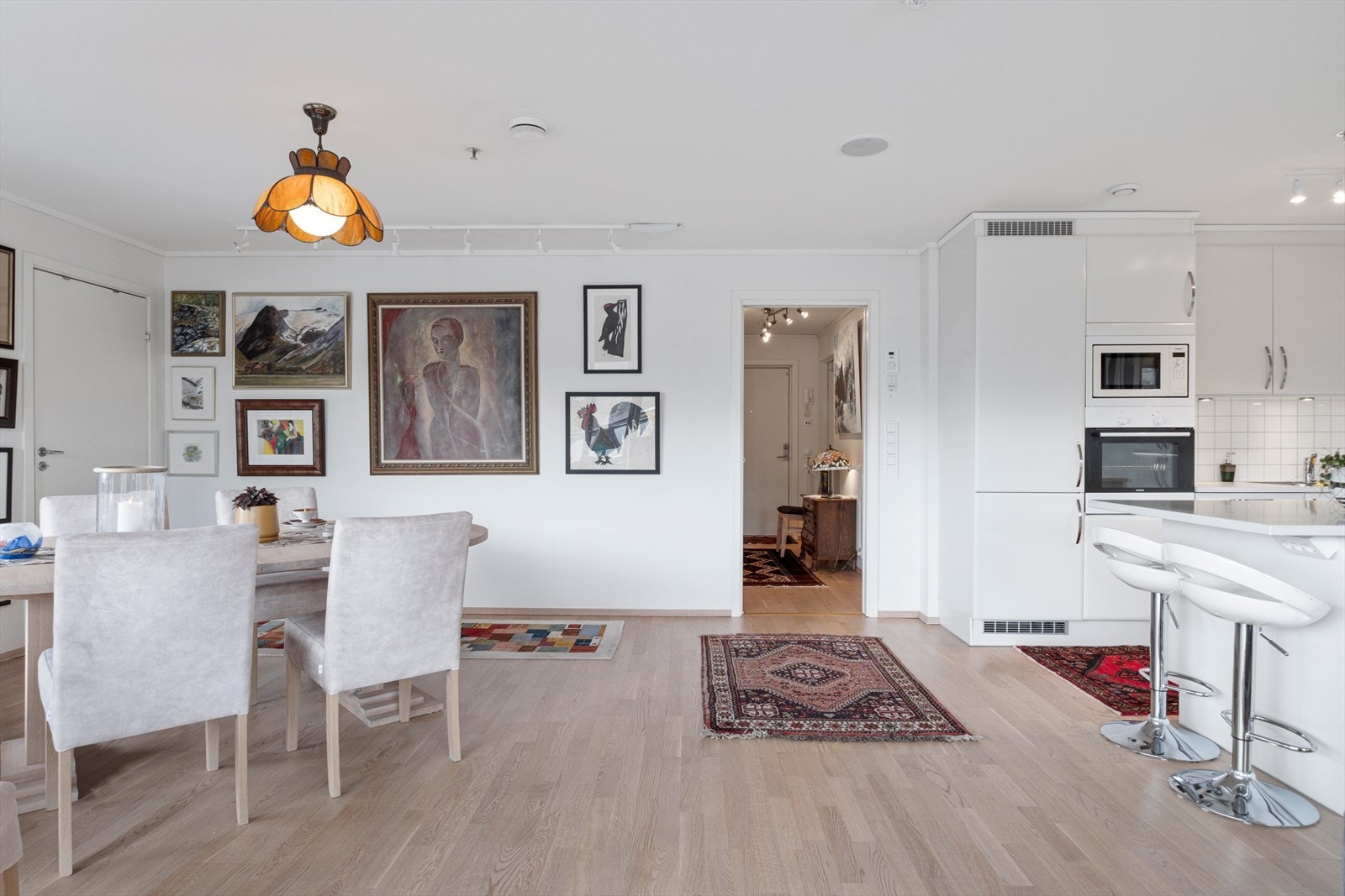 Lyse og lette overflater. Galleribilde