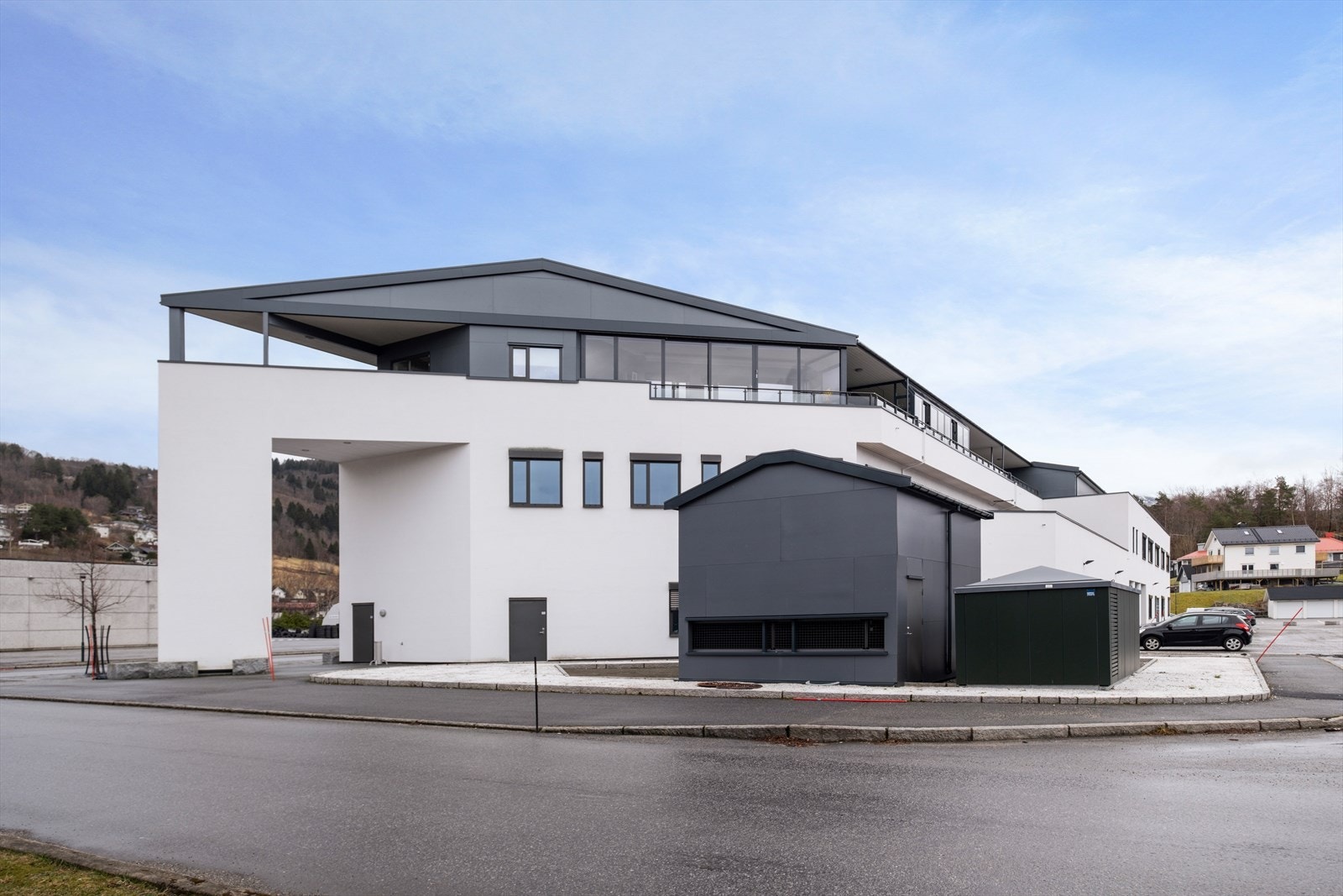 Velkommen til Årøyvegen 9 presentert av Audun Sjøholt v/Notar. Bilder er tatt av Ingvald Kaldhussæter. Galleribilde