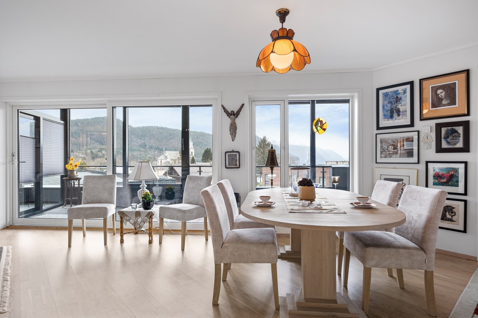 Spisestue. Galleribilde