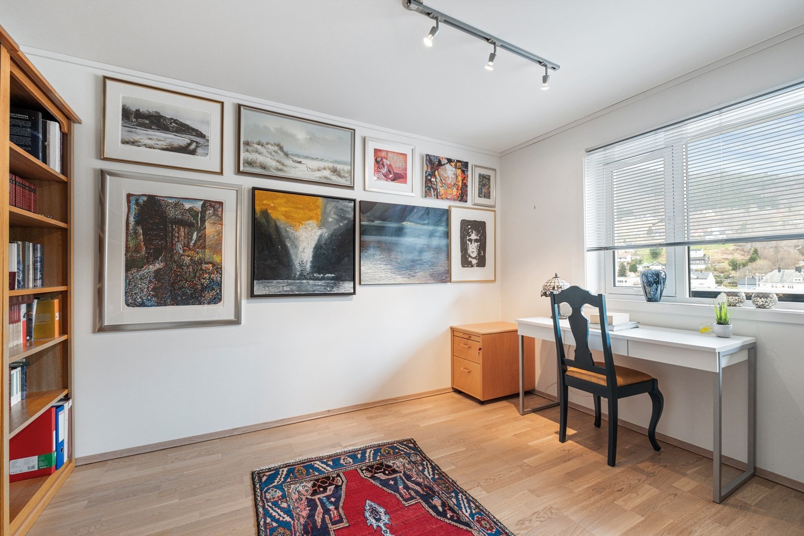 Soverom II - Soverom 2 er også av god størrelse med god plass til dobbeltseng og garderobeskap. Galleribilde