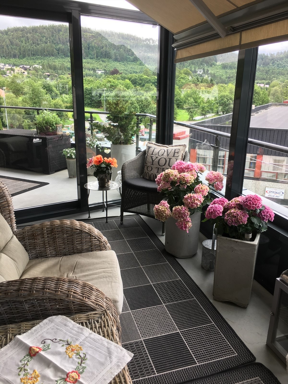 Innglasset balkong Galleribilde