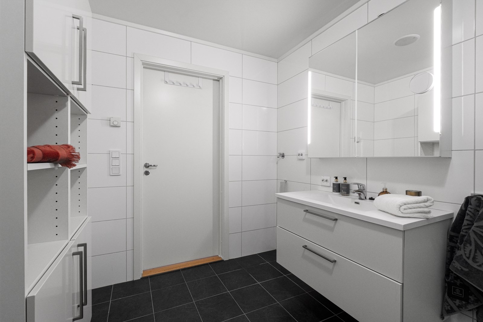 Flislagt bad med gulvvarme. Galleribilde