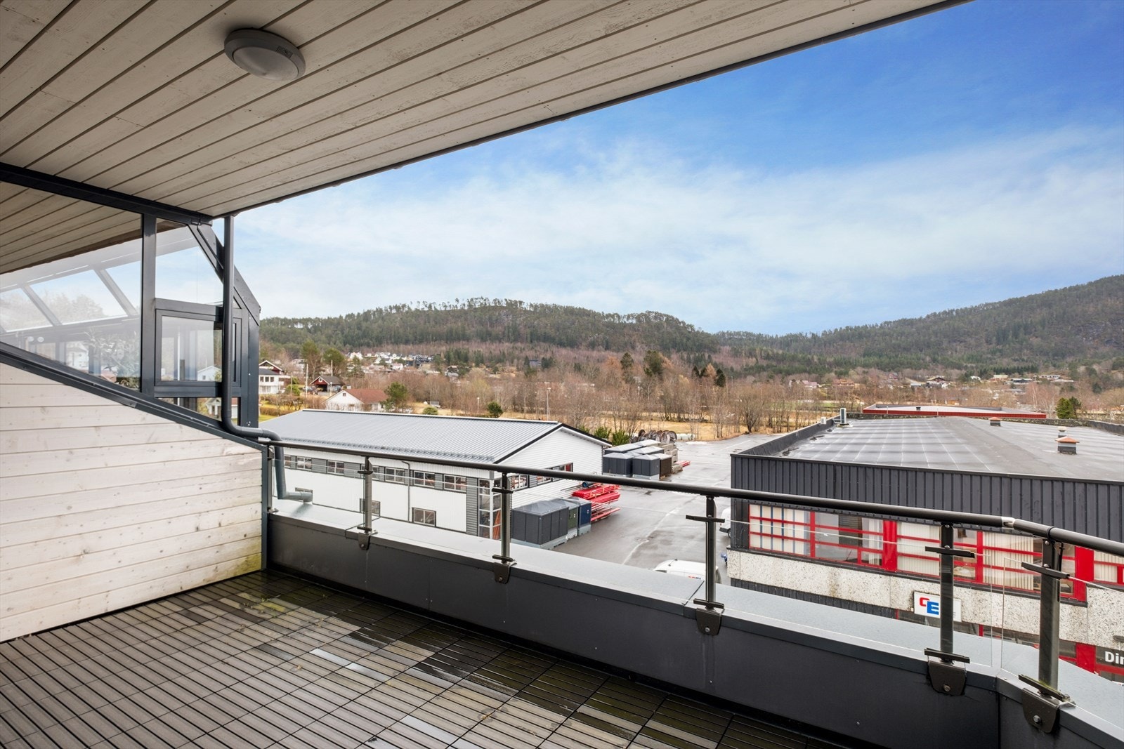 Sydvendt balkong. Galleribilde