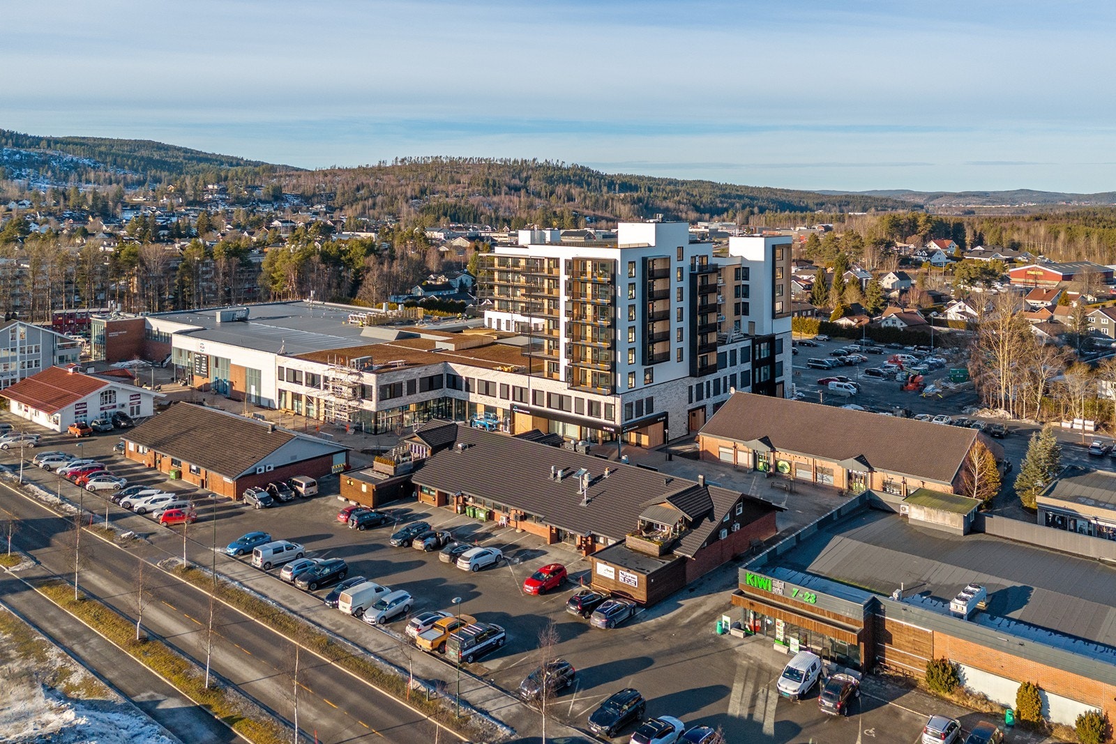 Her kan man leve et komfortabelt liv med umiddelbar nærhet til butikker, servicetilbud, kafeer, restauranter, turområder, m.m Galleribilde