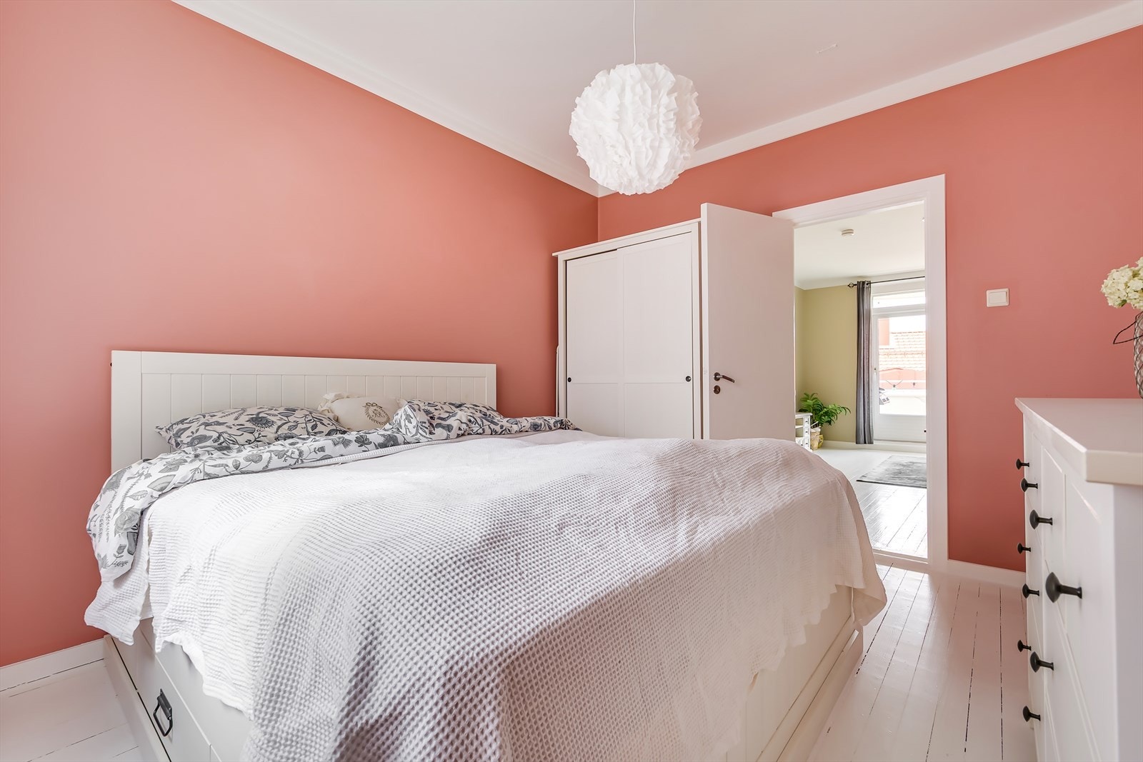 Det er god plass til stort garderobeskap. Galleribilde