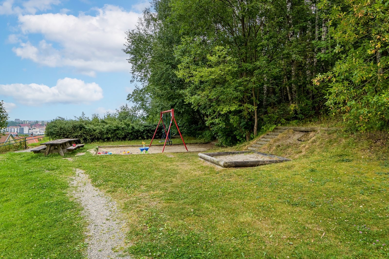 Borettslaget har stor lekeplass til benyttelse for beboerne. Galleribilde