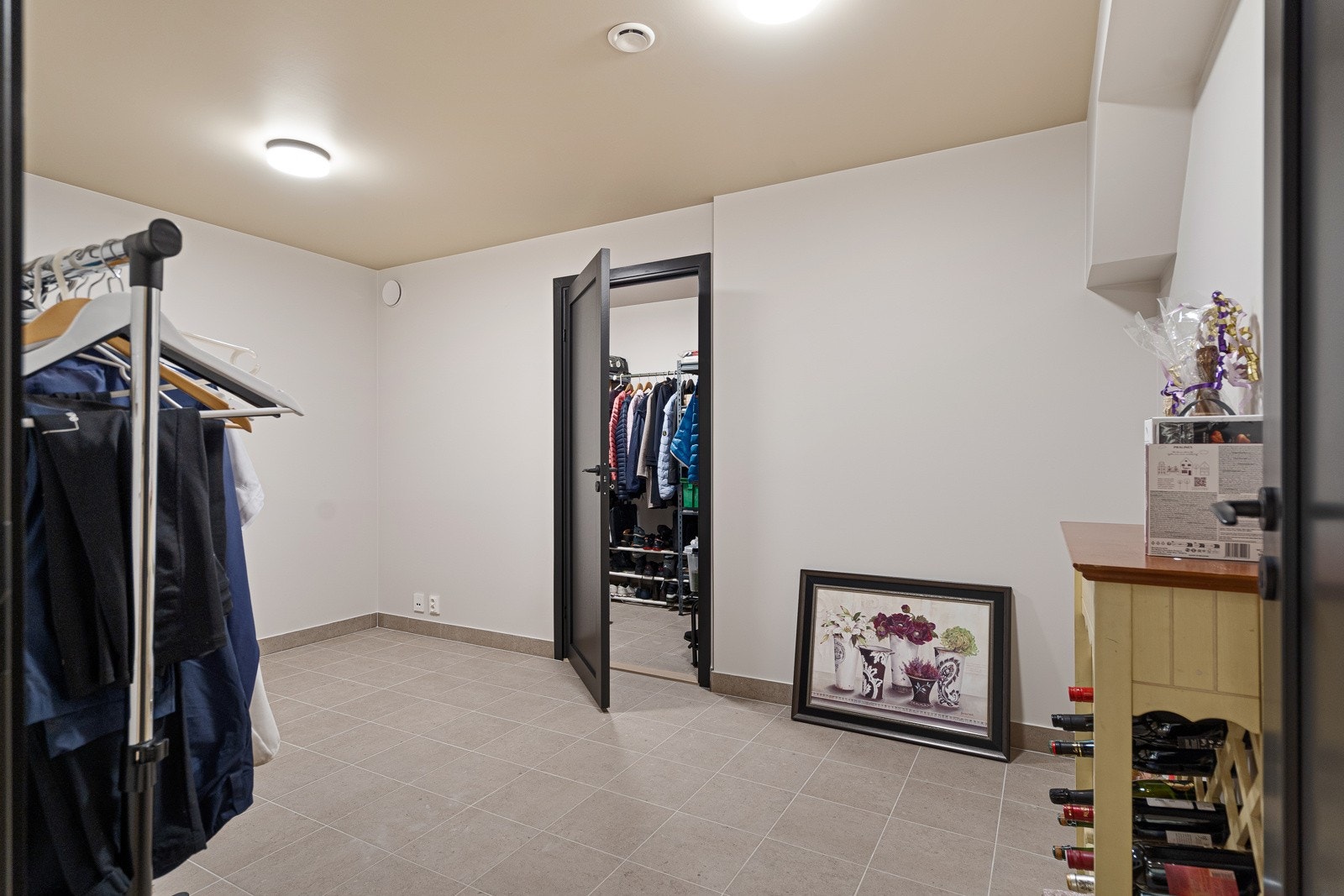 Stor bod med flere bruksmuligheter som trimrom, vinkjeller, hobbyrom mm Galleribilde