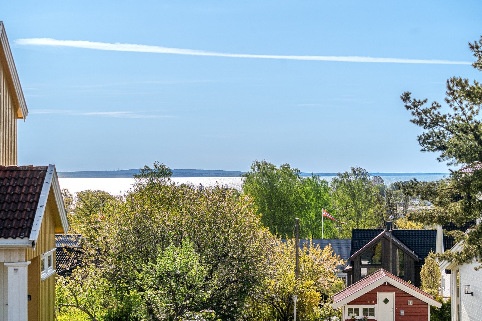 Noe sjøgløtt fra boligen Galleribilde