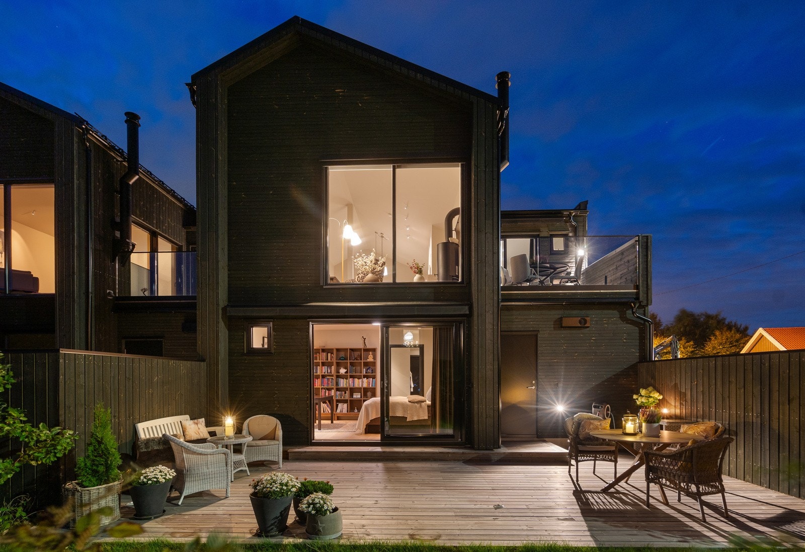 Nydelig eiendom med en moderne og stilren fasade Galleribilde