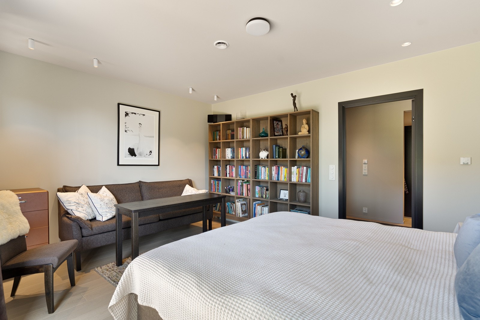 Soverom 3 (alternativt stue nr 2 med utgang til solrik terrasse og egen hagedel) Galleribilde