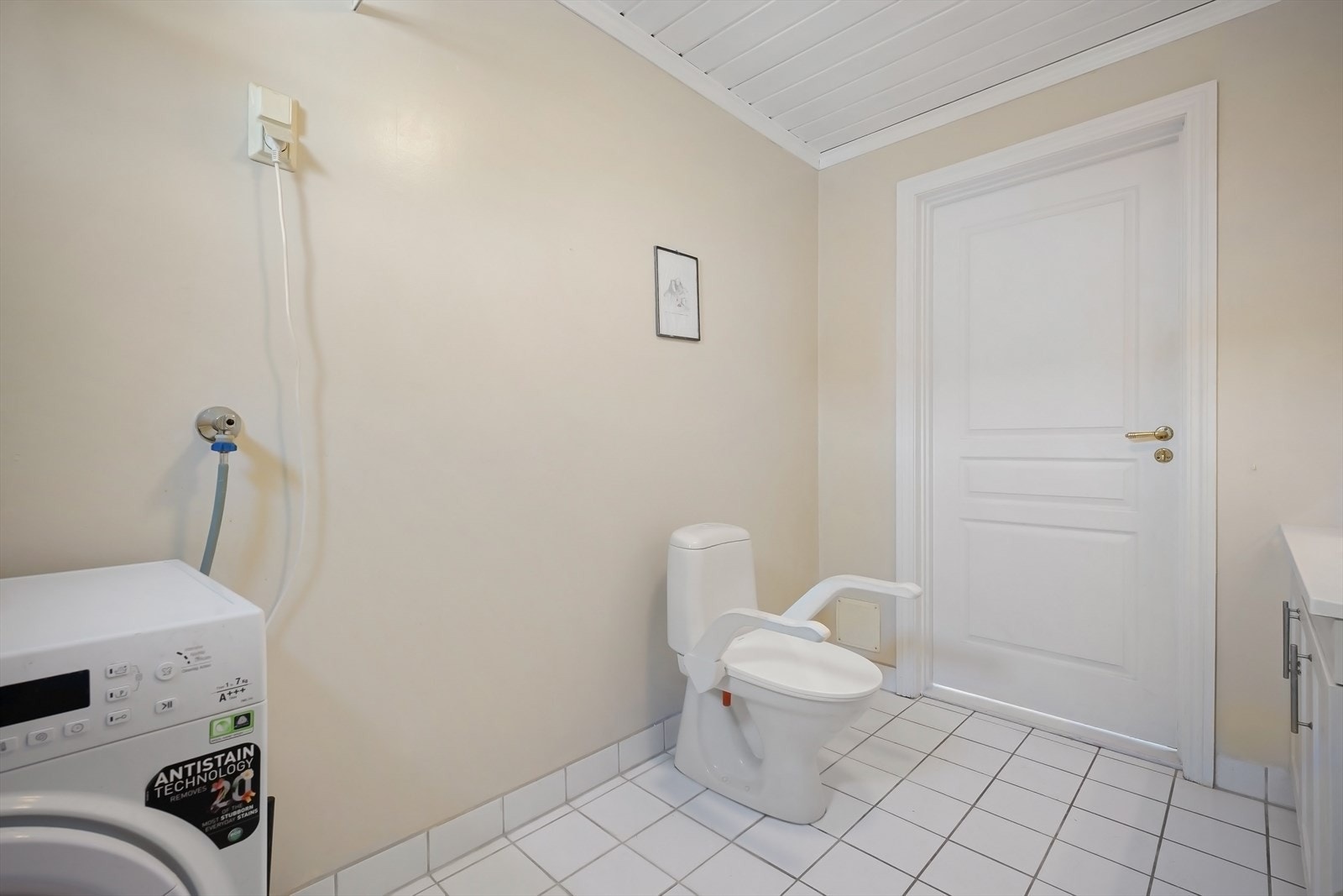 Bad/vaskerom i 1. etasje Galleribilde