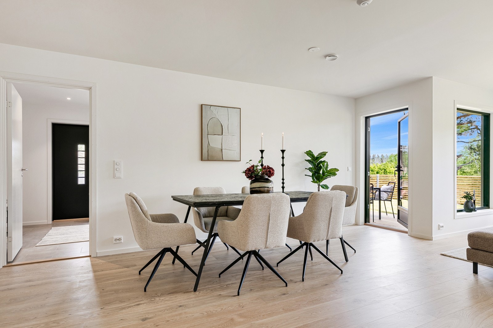 Moderne innredet med lyse og delikate farger. Galleribilde