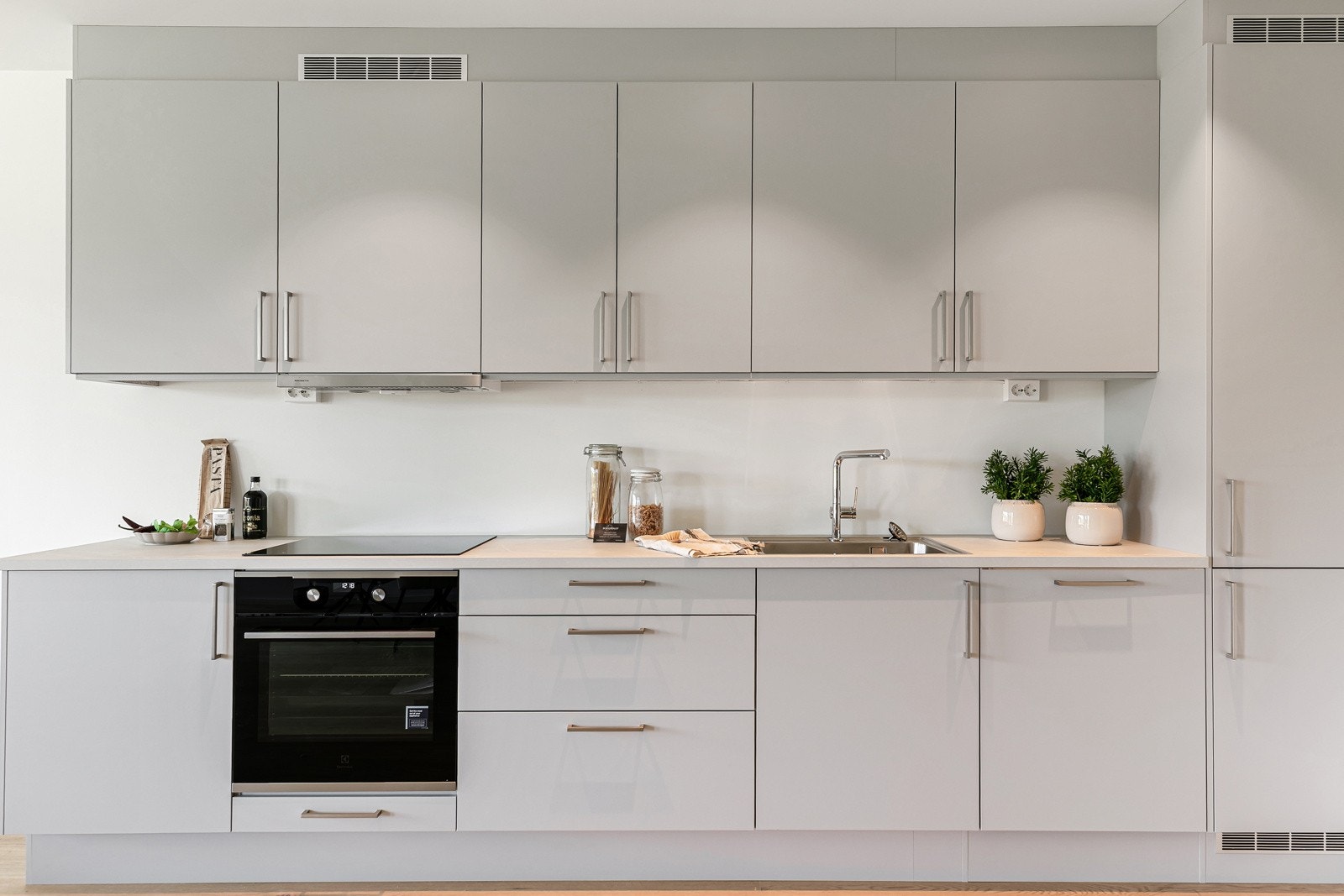 Praktisk og moderne kjøkken. Galleribilde