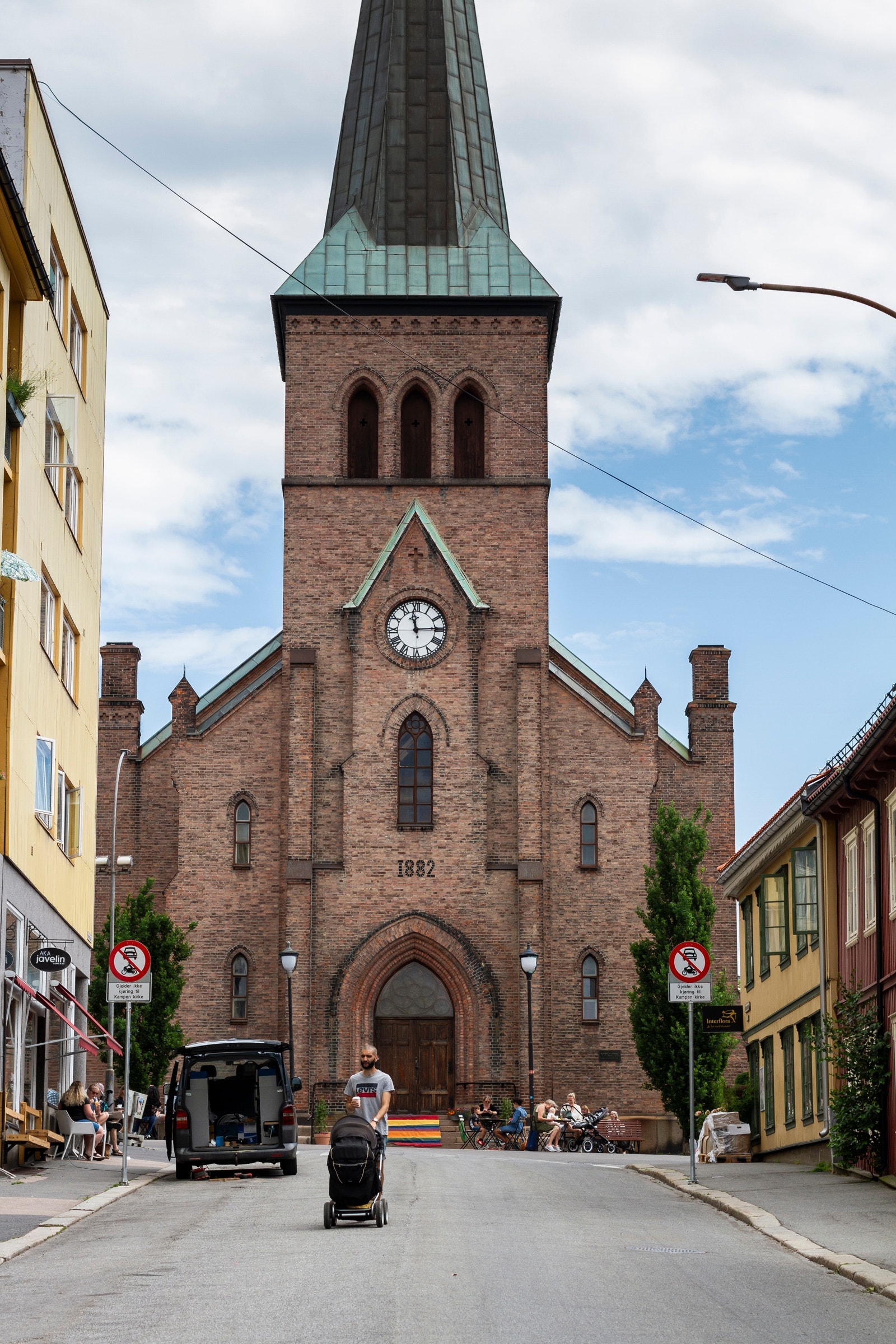 Et tett befolket område, med mye aktivitet Galleribilde