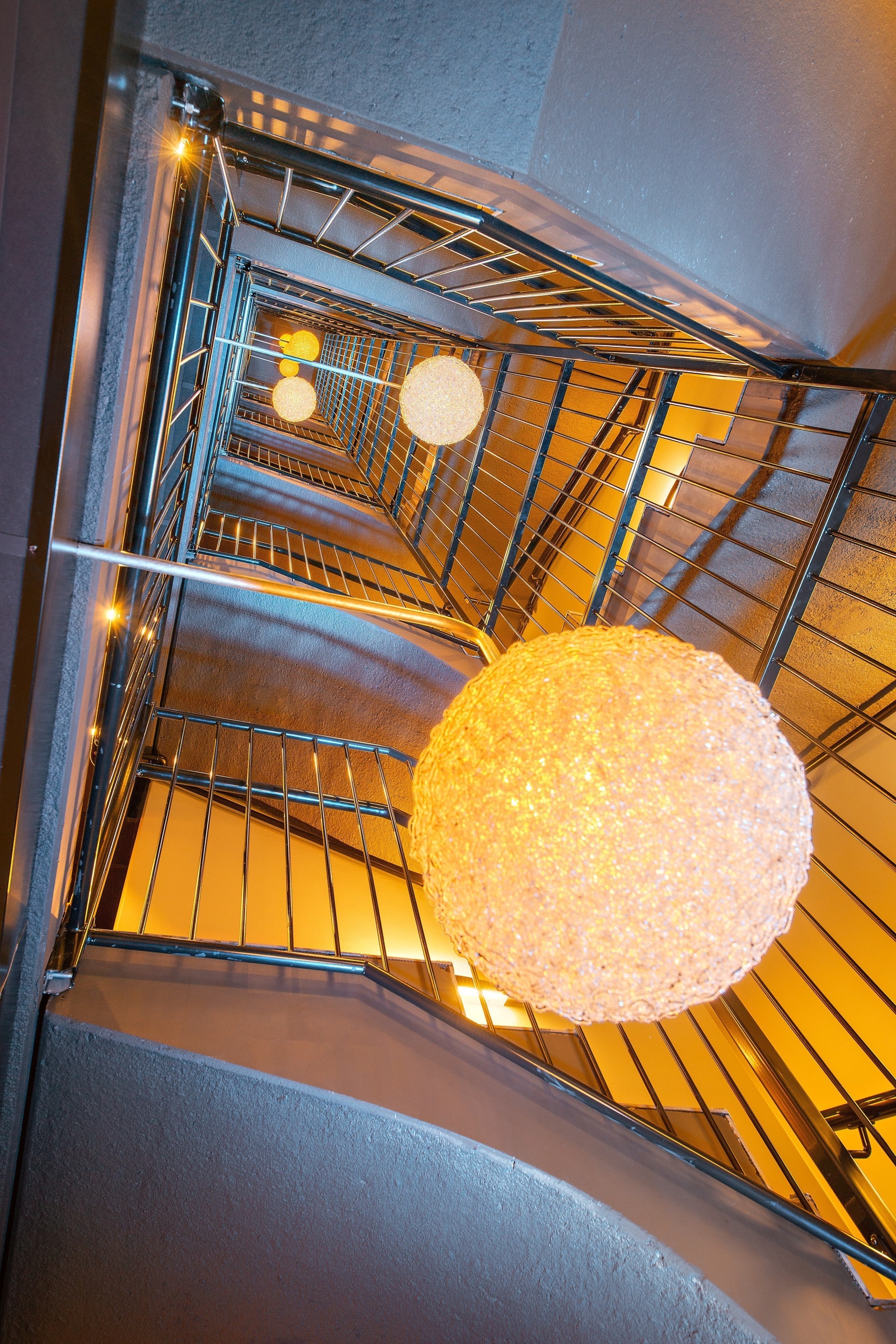 Fine detaljer i trapperommet skaper en lun og eksklusiv atmosfære. Galleribilde