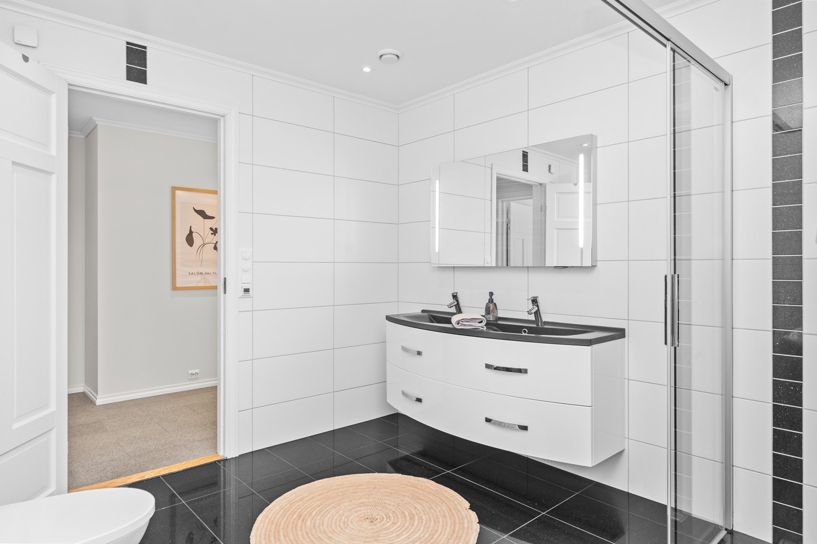 Her er også innfelt høyttaleranlegg i taket. Galleribilde