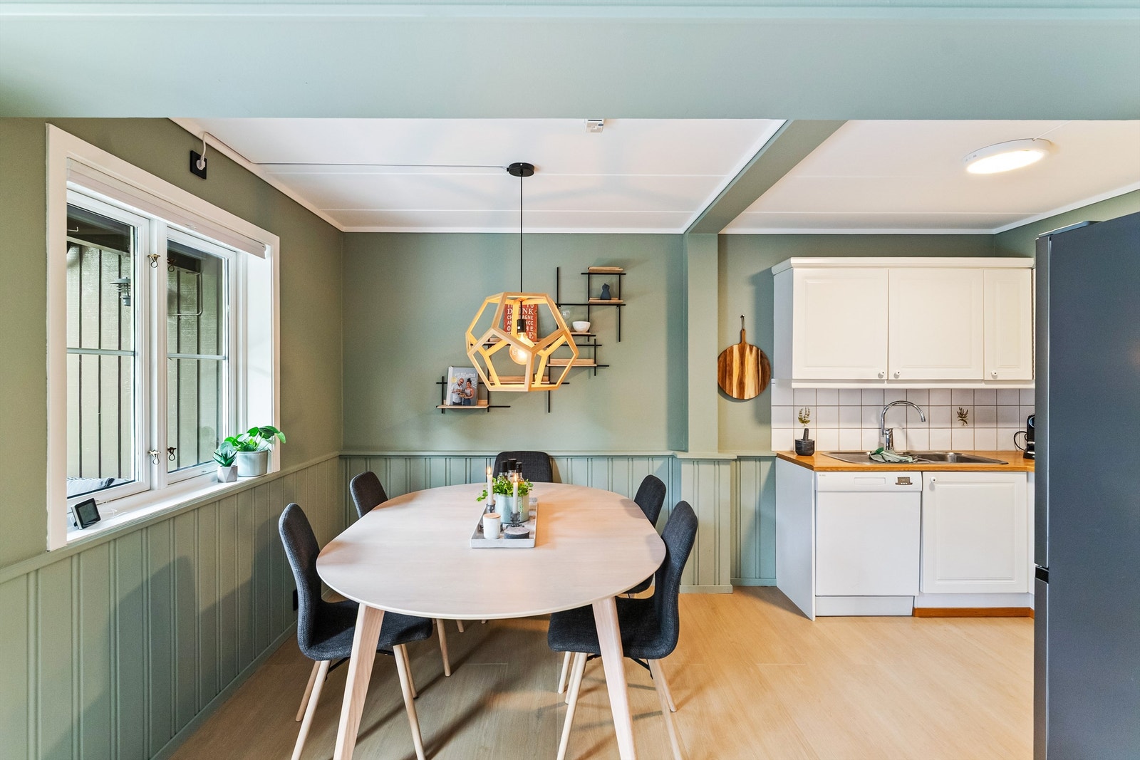 Spisestue og kjøkken Galleribilde