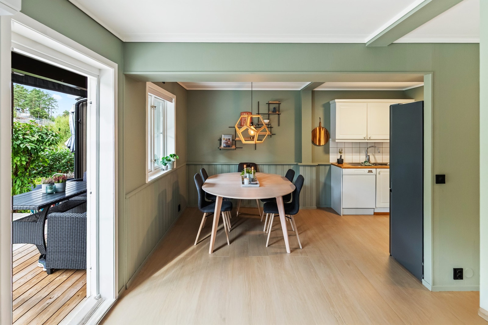 Spisestue/kjøkken Galleribilde