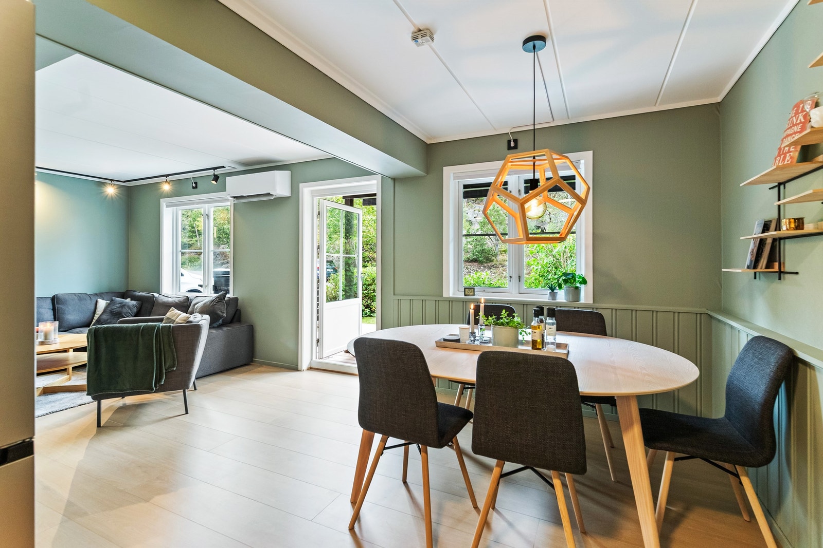 Spisestue og stue Galleribilde