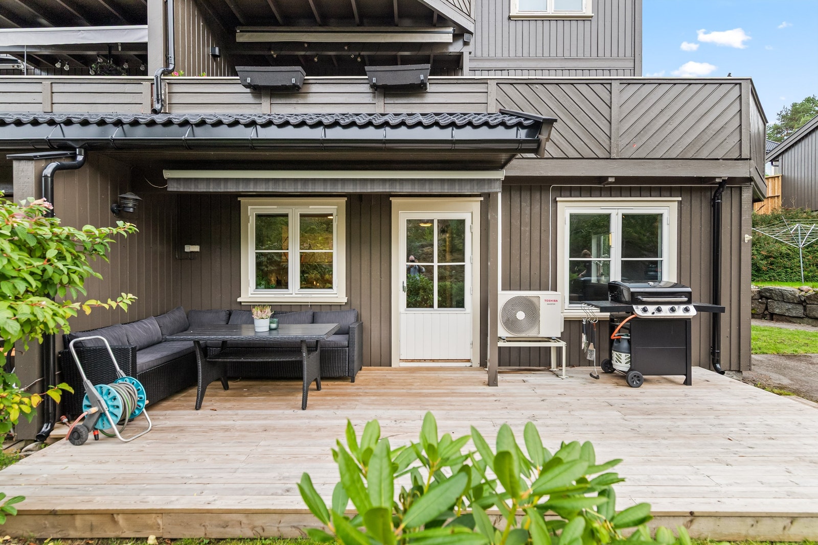 Fasade og terrasse. Fotograf: Maciej Krzysztof Krawczyk ved Fotograf Magik Galleribilde