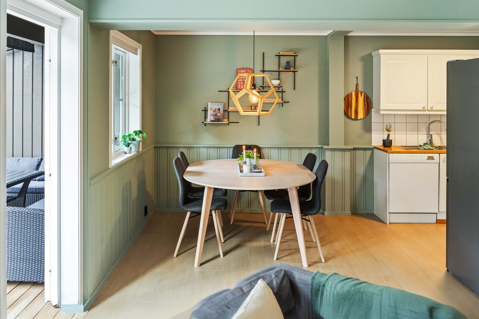 Spisestue og kjøkken Galleribilde