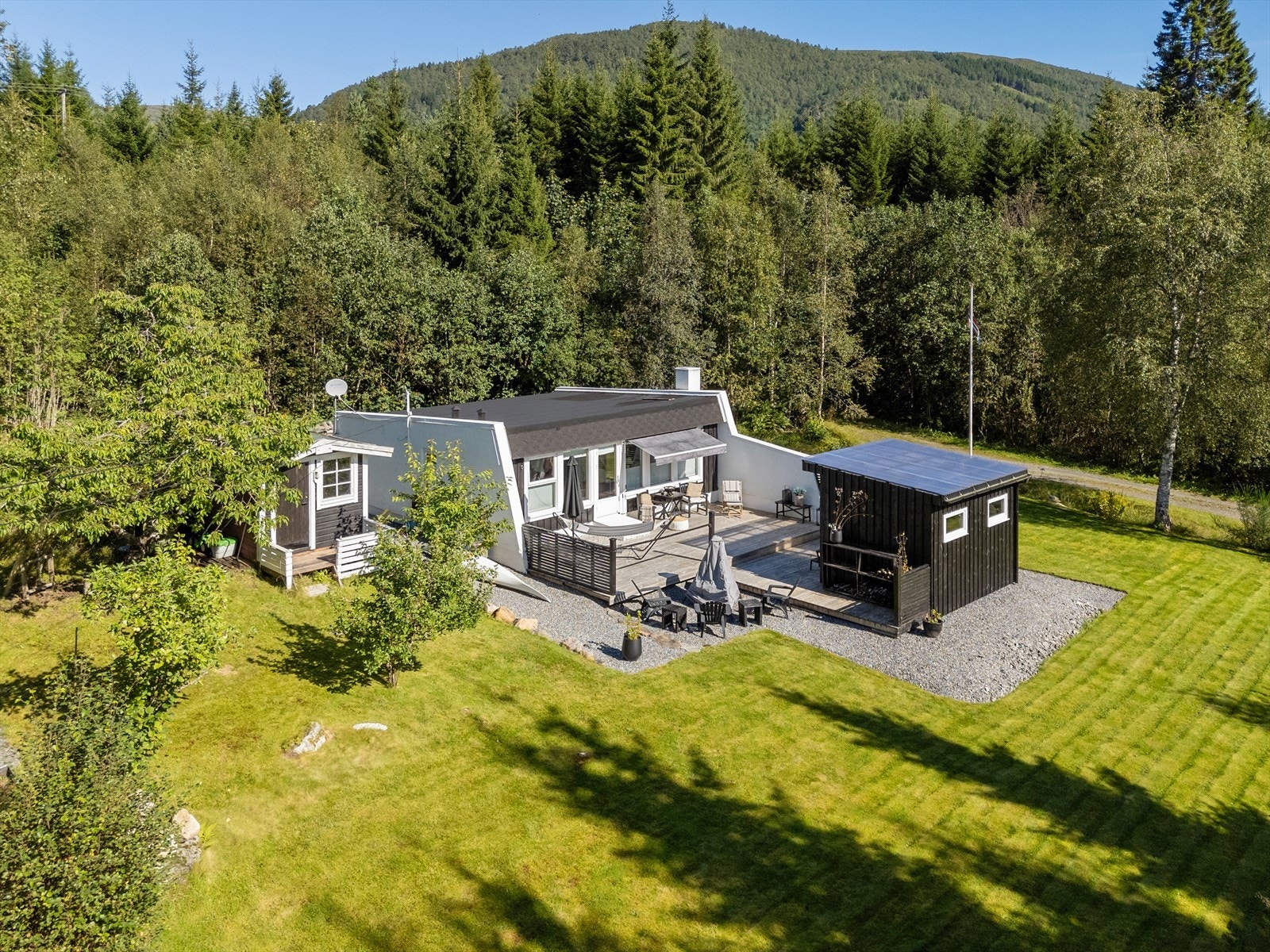Velkommen til Langnesvegen 10 presentert av Torstein Drevik v/Notar. Foto: Ingvald Kaldhussæter Galleribilde