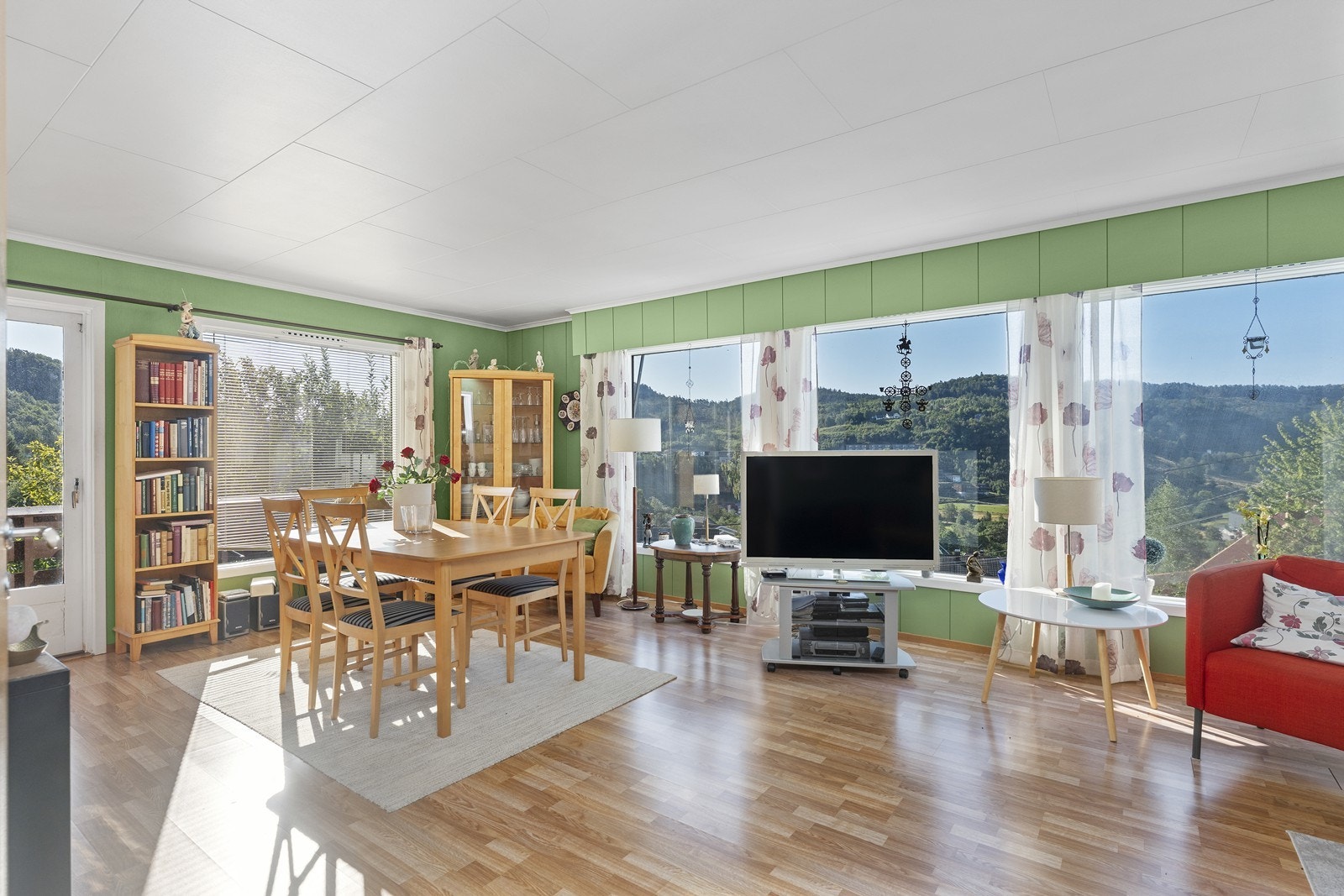 Sentral og attraktiv beliggenhet i Romsåsen i Lyngdal! Galleribilde