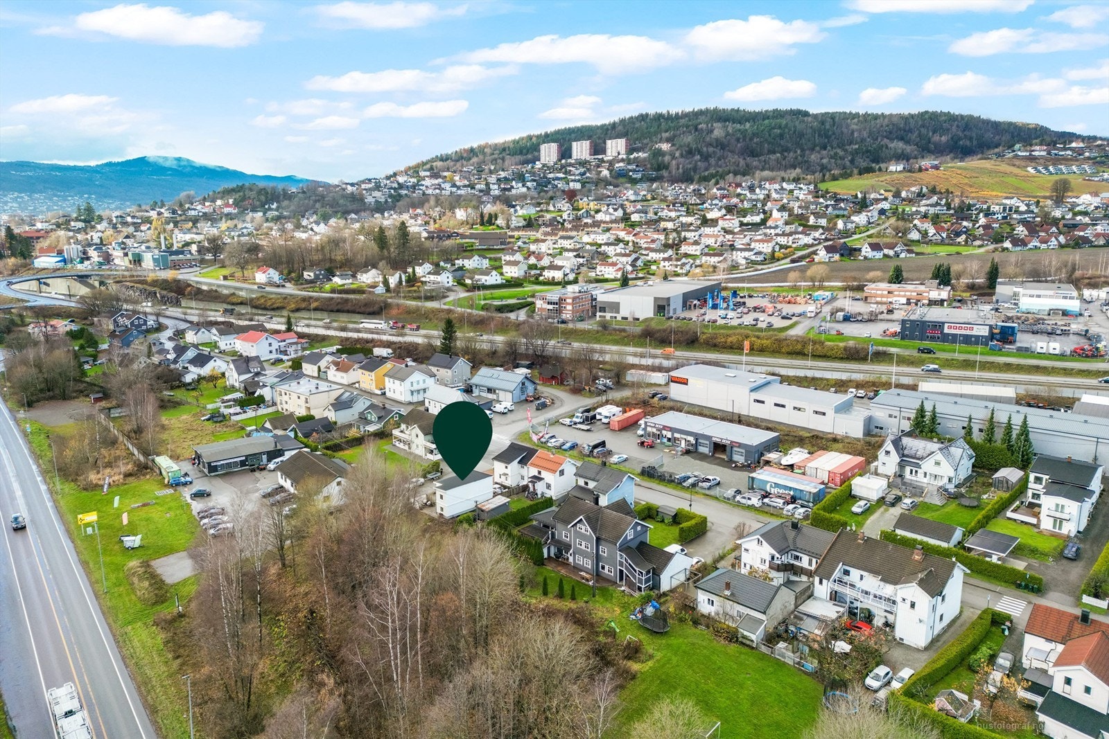 Det er ca. 10-15 minutters gange til Brakerøya med CC kjøpesenter og togstasjon. Galleribilde