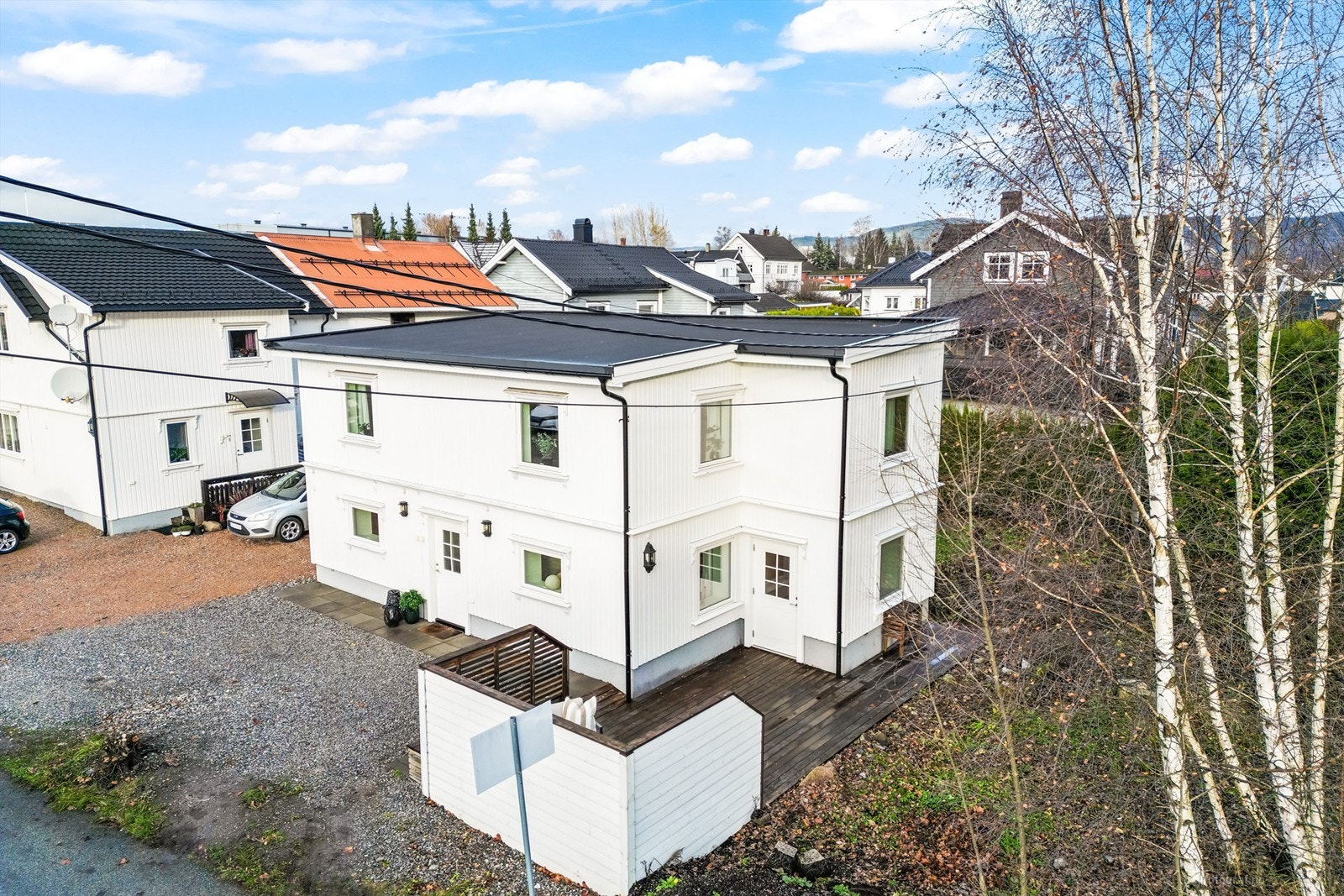 Eiendommen har en tilhørende utvendig bod på 5 m² for ekstra lagring. Galleribilde