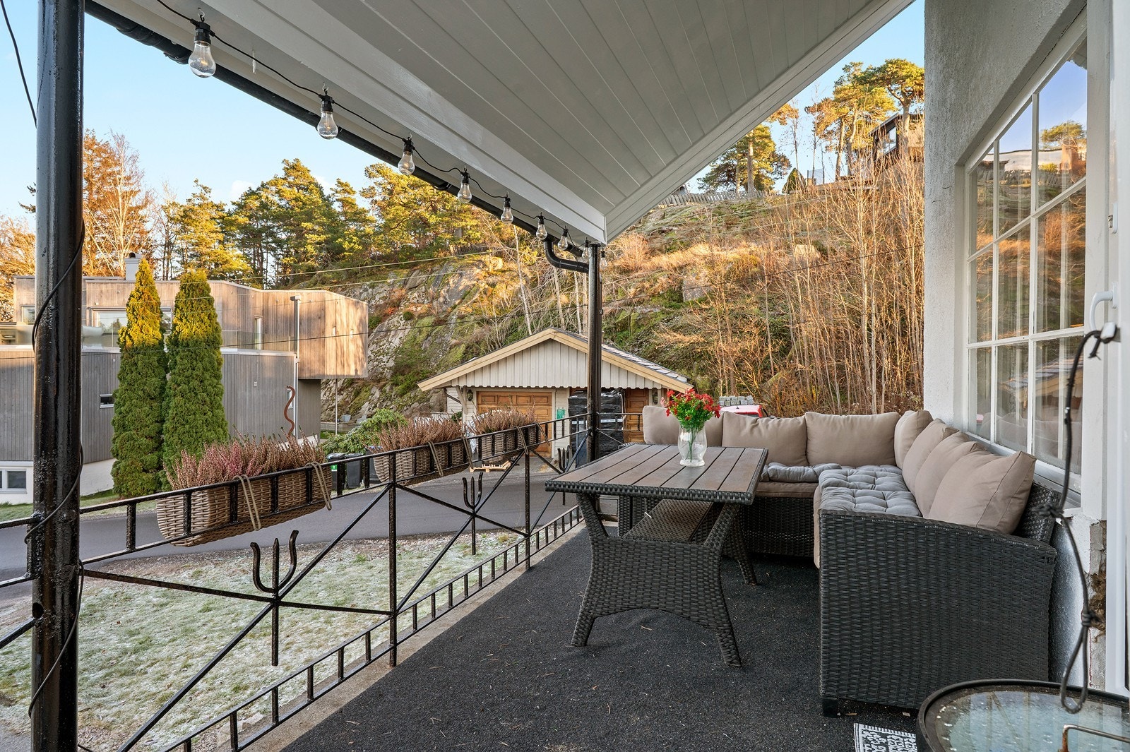 Trivelig overbygget terrasse Galleribilde