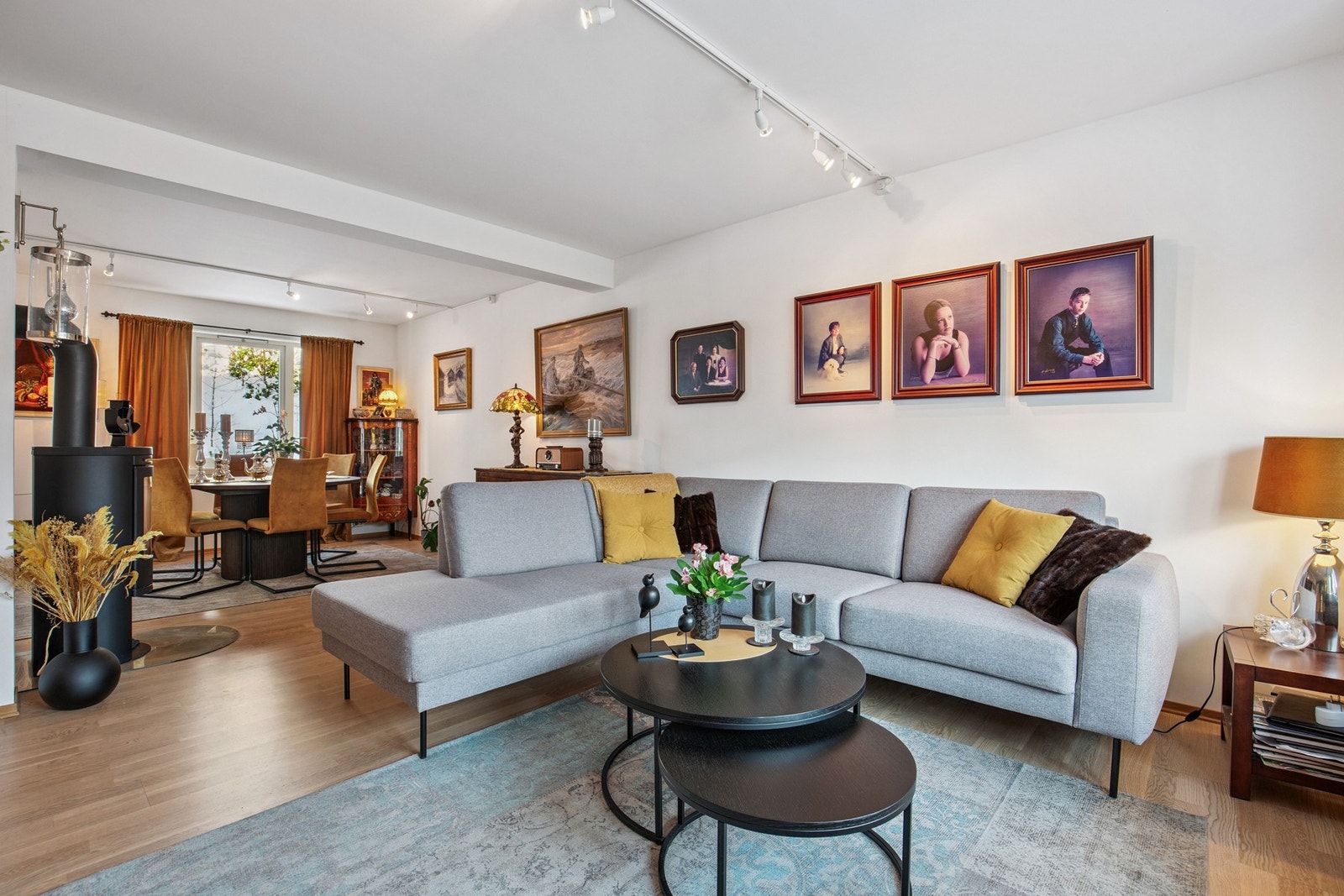 Lys og romslig stue Galleribilde