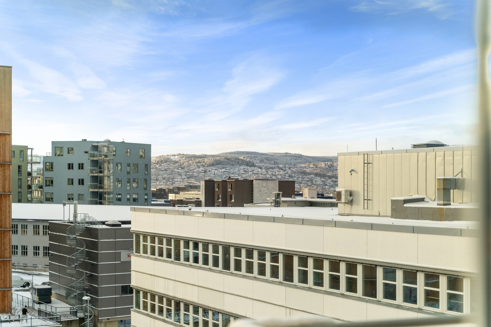 Fin utsikt mot Byåsen fra soverommet. Galleribilde