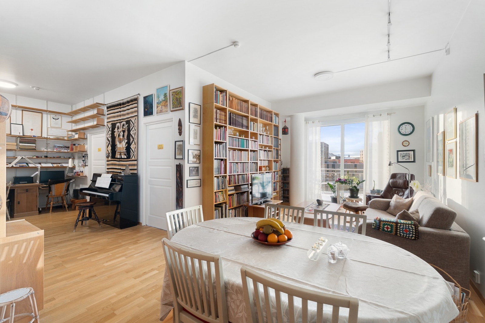 Stor åpen stue/kjøkkenløsning på 51,1 kvm. Galleribilde